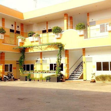 Hotel Kencana Rembang Εξωτερικό φωτογραφία