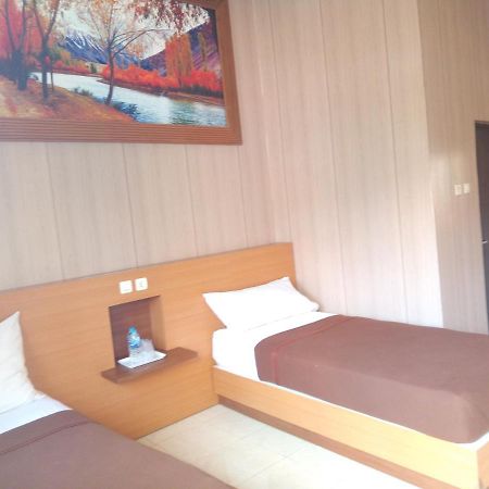 Hotel Kencana Rembang Δωμάτιο φωτογραφία