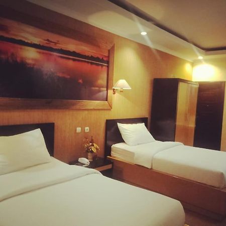 Hotel Kencana Rembang Εξωτερικό φωτογραφία