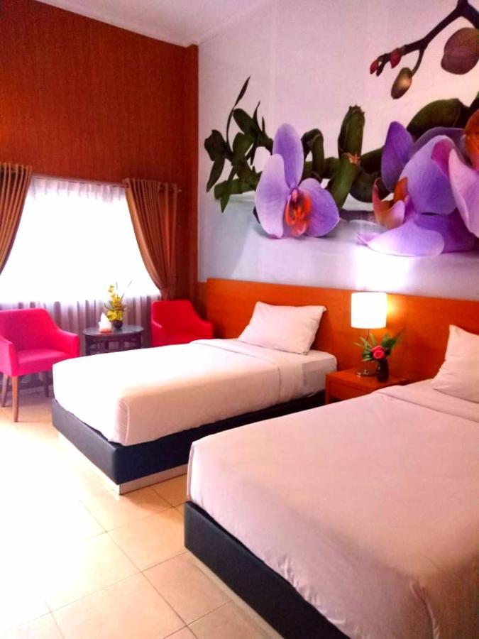 Hotel Kencana Rembang Εξωτερικό φωτογραφία