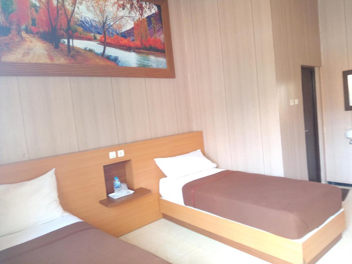 Hotel Kencana Rembang Δωμάτιο φωτογραφία