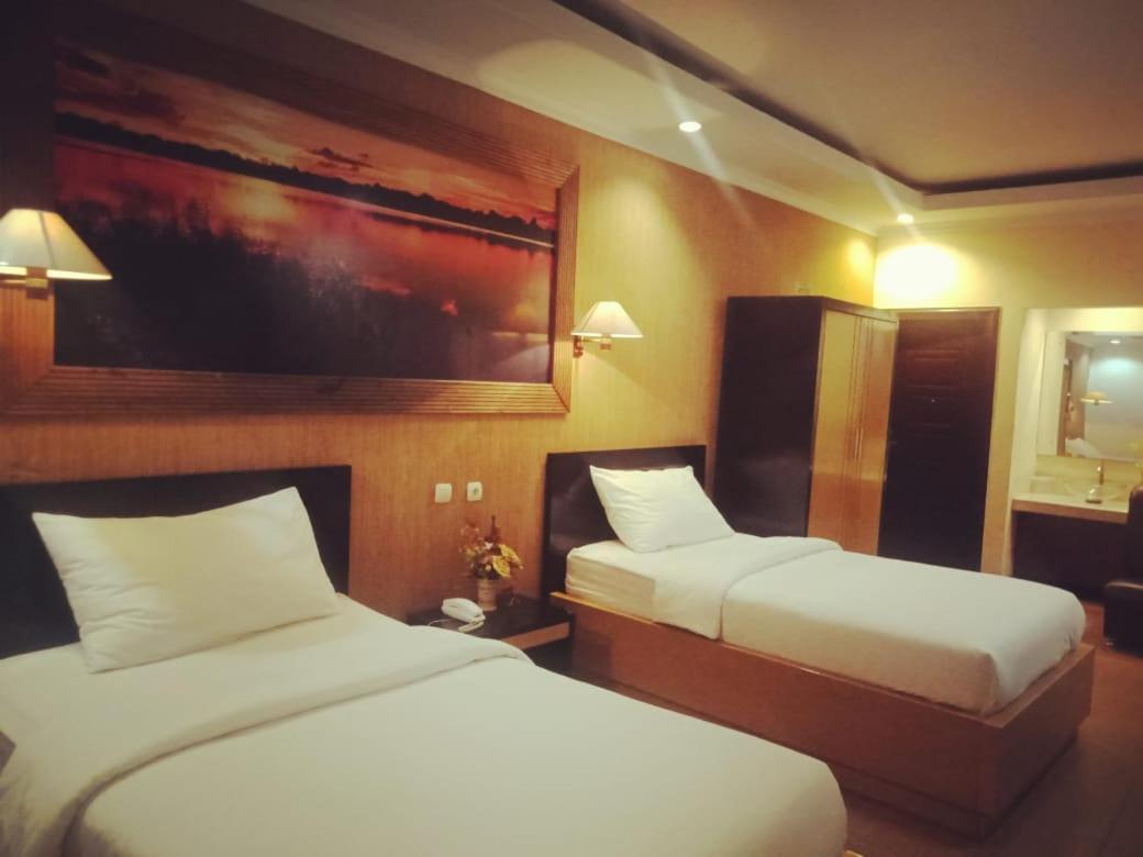 Hotel Kencana Rembang Εξωτερικό φωτογραφία